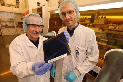Dr. Andreas Distler (r.) and Dr. Hans-Joachim Egelhaaf(l.) with the organic photovoltaic module with new world record efficiency in the laboratory of the “Solar Factory of the Future" The organic photovoltaic module with new world record efficiency of 14.46%. Copyright: Kurt Fuchs / HI ERN